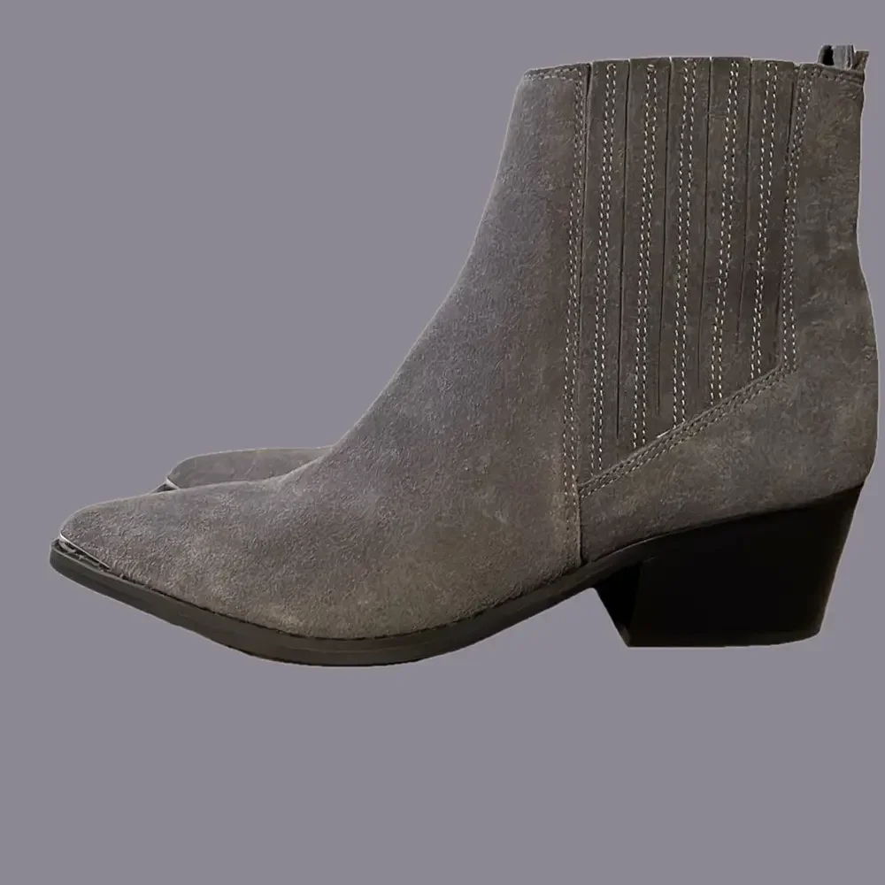 Marc Fisher Ankle Boots Size 7 Gray Suede Pointed Toe Chunky Heel Decor Toe Tips - Picture 1 of 13
